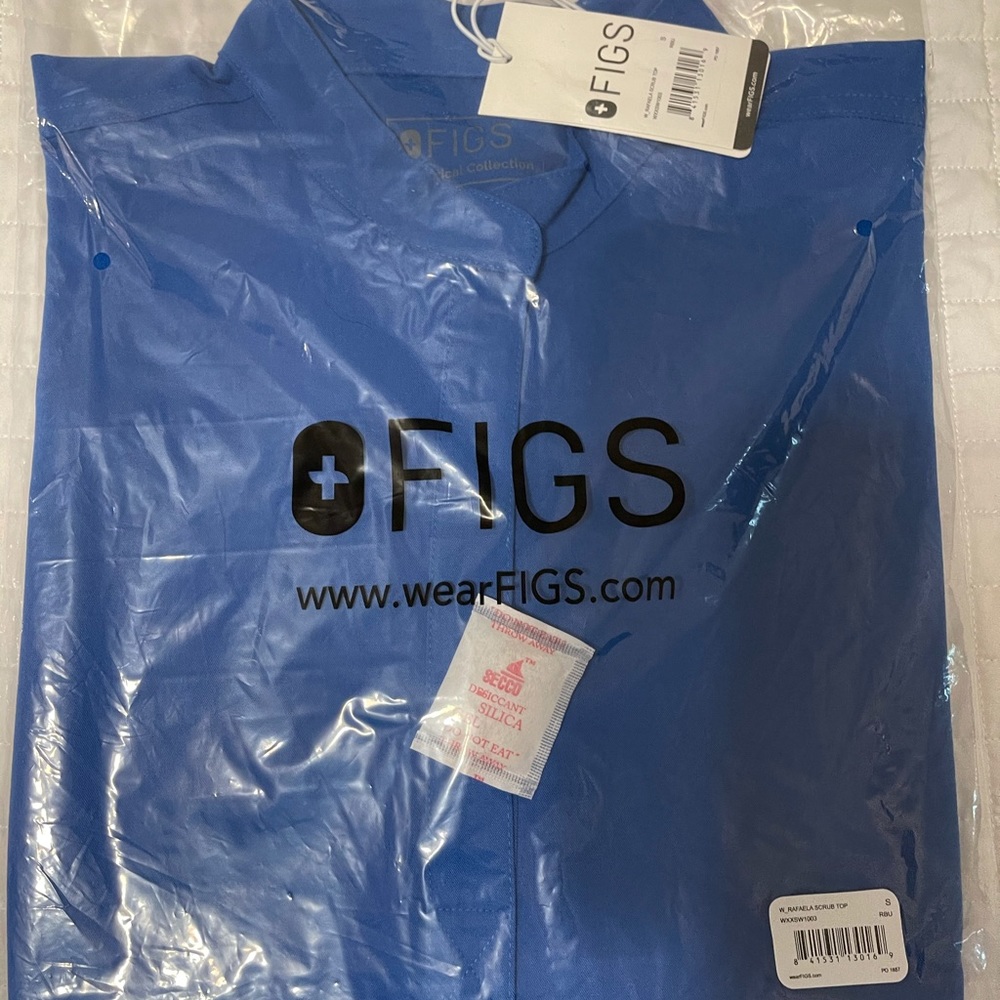 Rafaela scrub top small FIGS NWT royal blue